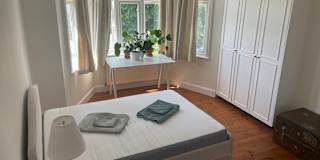 simon smith's room