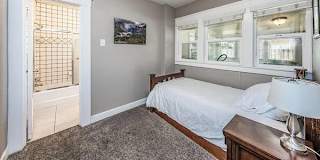 quiet room for rent's room