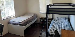 Julia Va's room