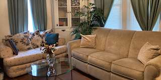 College Park Bed and Bath's's room