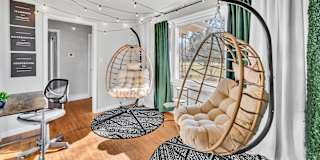 lifedoorrentals's room