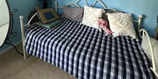 Hung's room