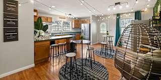 lifedoorrentals's room