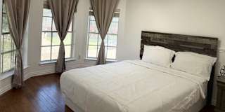 QUYNH's room