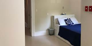 Mahnaz Shahrzad Asr's room