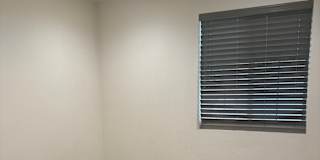 Yi's room