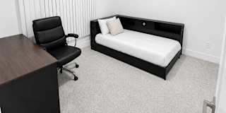 Zeyu's room