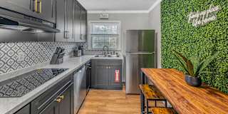 lifedoorrentals's room