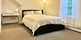 JANINE WANG's room