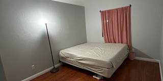 Robert  Luna's room
