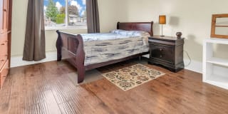 Tom (Langara Share House)'s room