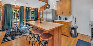 lifedoorrentals's room
