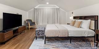 Tomic Properties's room