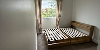 Huongly Ng's room