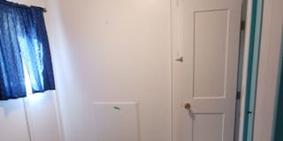Les's room
