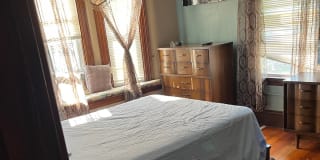 Leslie's room