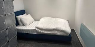 Maks's room