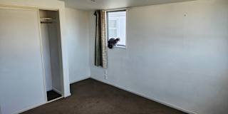 Roni M's room