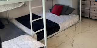 Tre Lisa Aarons's room