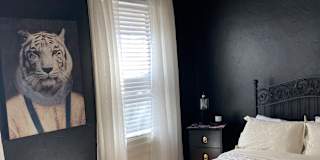 Federal Hill Roommates's room
