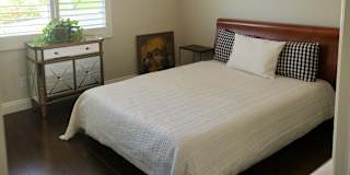 MonicaLee's room