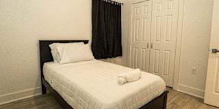 Koaleh Homes's room