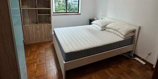 Gil M's room