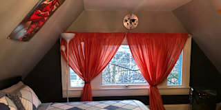 Mahnaz Shahrzad Asr's room