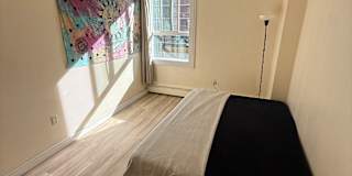 Deval's room