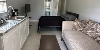 Yossi's room