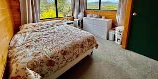 Thuluksiga Shanthinathan's room