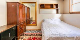 Tee Lee's room