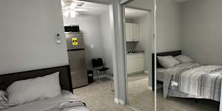Yossi's room