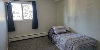 JOHNATAN  OROXKO's room