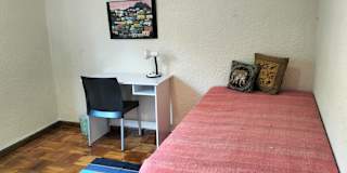 Leslie's room