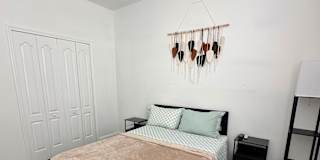 Mauricio's room