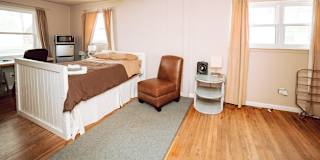 Fully Furnished's room