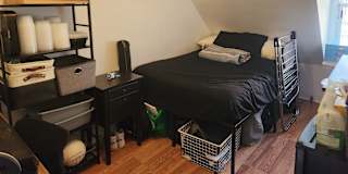 Rent's room