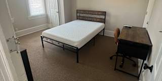Sklaren's room