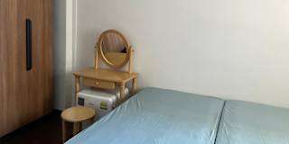 F's room