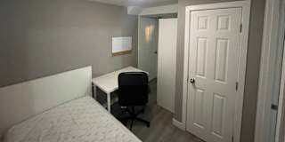 Bwood House's room