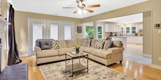 lifedoorrentals's room