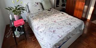 Gil M's room