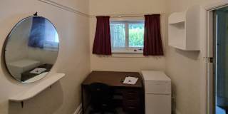 Queen Street Property's room