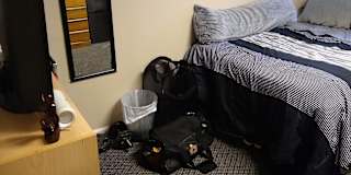 Yong's room