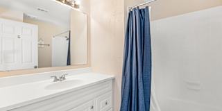 lifedoorrentals's room