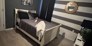Roshaunda Mcqueen's room