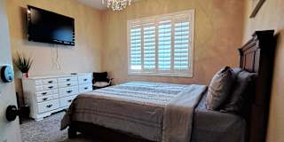 Deelawn's room