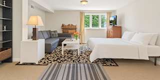 Tom (Langara Share House)'s room