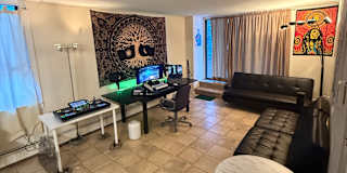 Deval's room